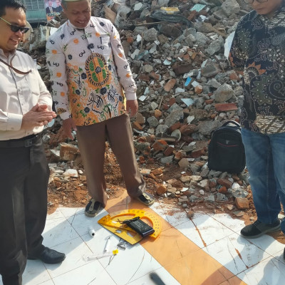 Pemugaran Ulang Masjid Jumhuriah, Kepala KUA Curup Tengah Ukur Arah Kiblat