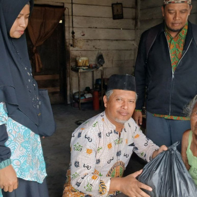 KUA Sindang Kelingi Wujudkan Senyum Lansia Dhuafa Dalam Bingkai Indahnya Berbagi