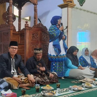 KUA Kecamatan Kabawetan dan BKMT Peringati Maulid Nabi Muhammad SAW di Desa Barat Wetan