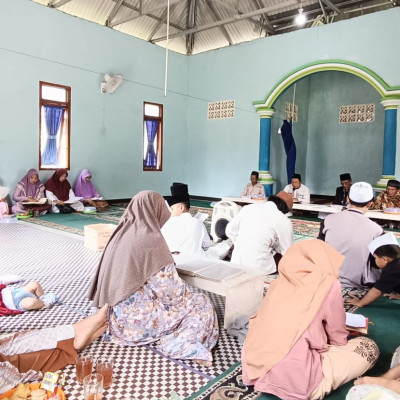 Dengan Penuh Semangat Penyuluh Agama Islam KUA Kecamatan Air Periukan Rutin Hadiri Kegiatan Khataman Al-Qur'an Desa Tawang Rejo