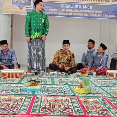 Isi Tausyiah Maulid, Penyuluh Agama Islam Kecamatan Air Periukan :  Mari Kita Eratkan Solidaritas Antar Umat Beragama dan Tingkatkan Rasa Persatuan Bangsa