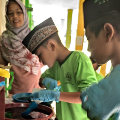 MIN 2 Bengkulu Tengah Kenalkan Seni Batik Shibori: Kreativitas Dan Budaya Bertemu Di Kelas 5A