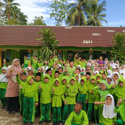 MIN 2 Bengkulu Tengah Gelar Perpisahan Guru Olahraga Yang Siap Lanjutkan Pendidikan Profesi Guru