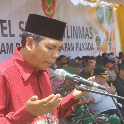 Kepala KUA Kec. Talang Empat Pimpin Doa pada Apel Siaga Satlinmas Persiapan Pilkada 2024