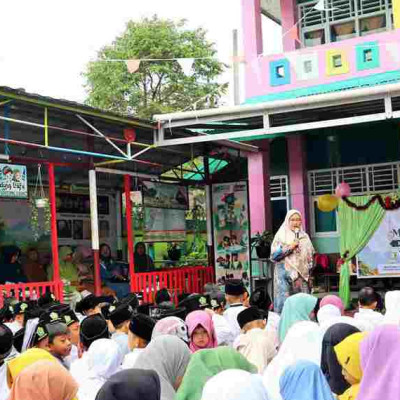 Peringati Maulid Nabi, Kepala MIN 1 Rejang Lebong Ajak Siswa Teladani Akhlak Rasulullah