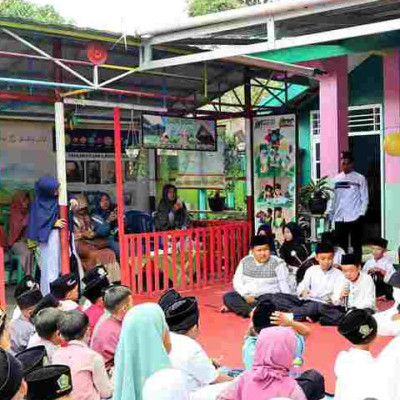 Grup Hadroh MIN 1 Rejang Lebong Sampaikan Dakwah Lewat Seni Musik pada Peringatan Maulid Nabi