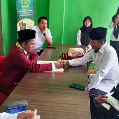 Mahasiswa PPL UIN Fatmawati Sukarno Praktik Akad Nikah di KUA Pondok Kelapa