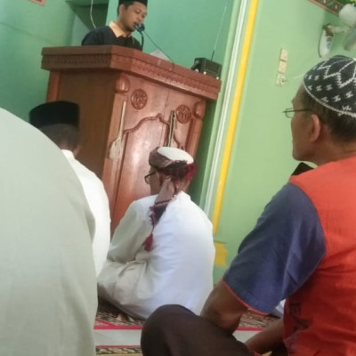 Kepala KUA Kecamatan Pagar Jati Sampaikan khutbah Jum'at