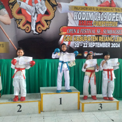 Siswa MIN 2 Bengkulu Tengah Raih Prestasi Gemilang Di Kejuaraan Karate Dandim 0409/Rejang Lebong