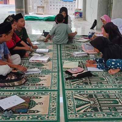 Penyuluh Agama Islam KUA Kecamatan Air Periukan Lakukan Pembinaan Baca Tulis Al-Quran