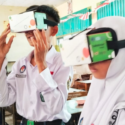 MTsN 1 Kota Bengkulu Gunakan VR Dalam Pembelajaran Di Kelas