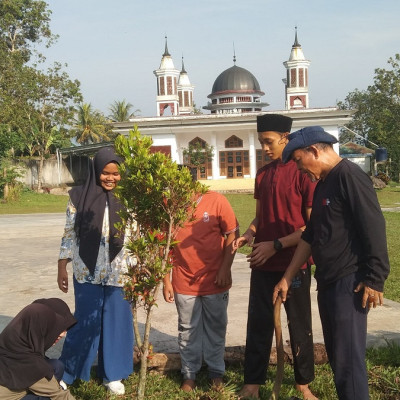 MTs Muhammadiyah Curup Gelar Aksi Tanam Pohon: Membangun Kesadaran Lingkungan Sejak Dini