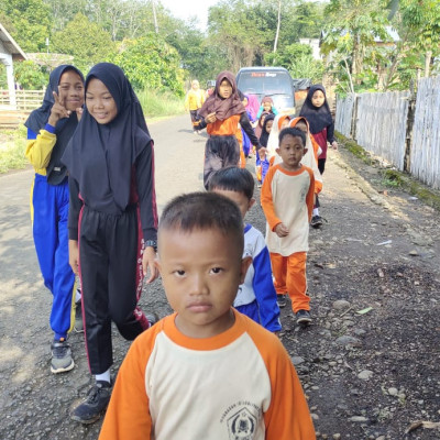 Demi Menjaga Kebugaran Tubuh, MIN 4 Rejang Lebong Gelar Jalan Santai Bersama