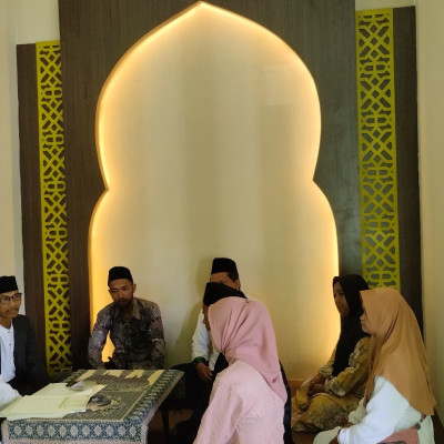 Kepala KUA Kecamatan Pondok Kubang Sampaikan Khutbah Nikah Penuh Haru