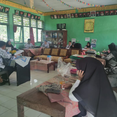 MIN 3 Bengkulu Tengah Gelar Briefing: Kepala Madrasah Ajak Guru Tingkatkan Kreativitas Dan Sinergi