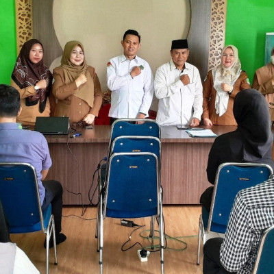 Berikan Materi Bimwin, Kepala KUA Pondok Kelapa "Setiap Catin Wajib Mengikuti Bimwin"