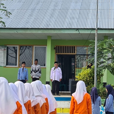 MTs Muhammadiyah Curup Gelar Upacara Bendera Rutin, Pokjawas Kemenag RL Ingatkan Pentingnya Disiplin dan Nasionalisme