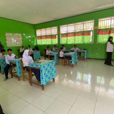 Tim Humas Kemenag Rejang Lebong Beri Motivasi dan Semangat Belajar Siswa-Siswi MTsN 2 Fillilal Rejang Lebong