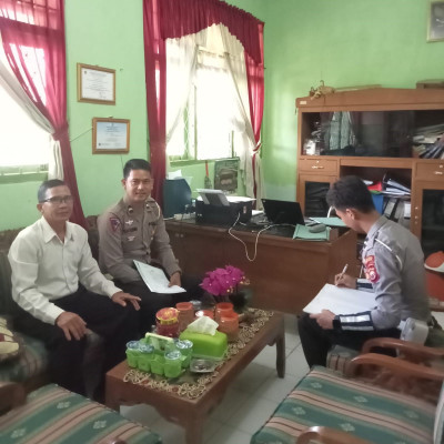 Ps Kanit Kamsel Sat Lantas Polres Seluma Sosialisasikan Tentang Rambu Lalu Lintas Di MIN 4 Seluma