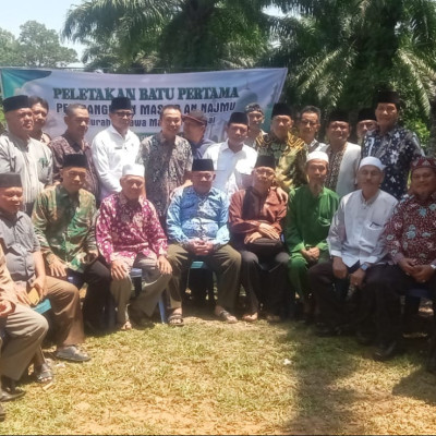 Peletakan Batu Pertama Masjid An Najmu, Ka. KUA Muara Bangkahulu : Semoga Dapat Menjadi Pusat Ibadah