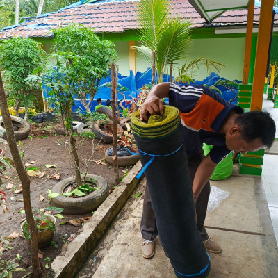 MIN 2 Bengkulu Tengah Bangun Pagar Kebun Tanaman Obat: Komitmen Pelestarian Lingkungan dan Edukasi Kesehatan