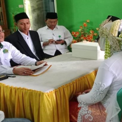 KUA Kecamatan Sukaraja : Nikah Kantor Bagi Calon Pengantin Pernikahan Sederhana Dengan Nasehat Agama