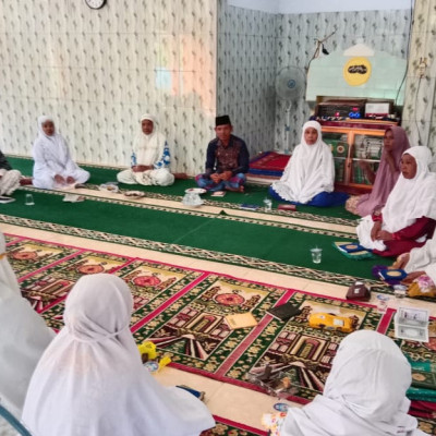 Penyuluh Agama KUA Kecamatan Pematang Tiga Berikan Ceramah Reflektif Di Kebun Lebar