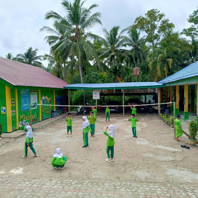 Antusiasme Tinggi! Siswa MIN 2 Bengkulu Tengah Rutin Gelar Voli Untuk Kebugaran Dan Kerjasama