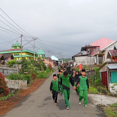 Jum'at Sehat, MTsN 2 Rejang Lebong Laksanakan Jalan Santai