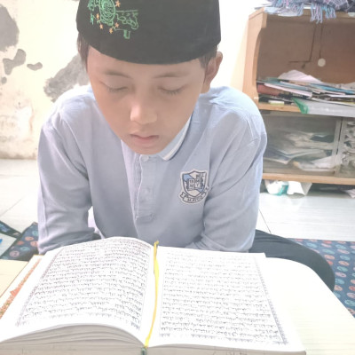 Pentingnya Memahami Tajwid dalam Membaca Al-Qur'an: Penyuluhan dan Bimbingan Berkelanjutan di Villa Malaya