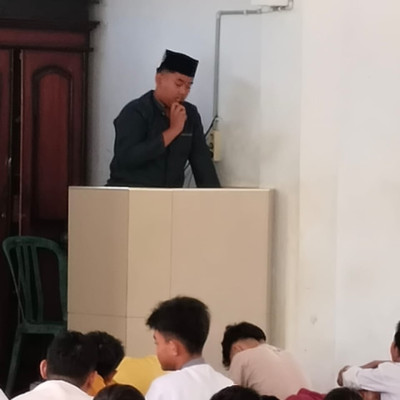 MTsN 1 BU Mengimplementasikan Khutbah Jumat Dari Siswa   