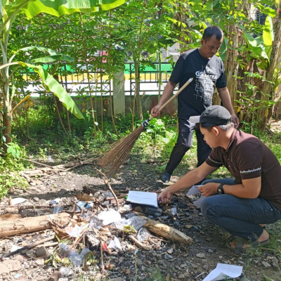 Kerja Bakti dalam Jumat Bersih di KUA Kecamatan Air Periukan