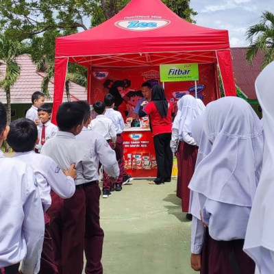 Biasakan Sarapan Sehat, MIN 2 KoBe Gelar Minum Susu Gratis