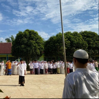 MTsN 3 Seluma Menggelar Upacara Hari Santri Tahun 2024