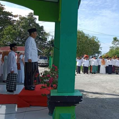 Kepala KUA Kecamatan Air Periukan Menghadiri  Apel Hari Santri Di Kantor Kemenag Kabupaten Seluma