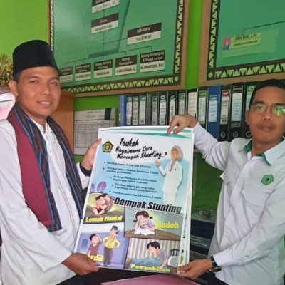 KUA Semidang Alas Maras Menerima Poster Terkait Stunting