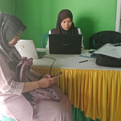 Perangkat Desa Kunjungi KUA Sukaraja Bantu Urus Administrasi Nikah Warga