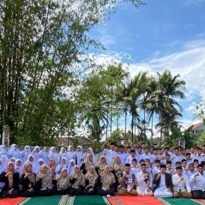 Napak Tilas Santri: Kejar Berkah Murobi