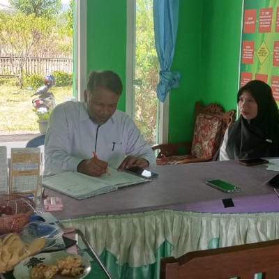 Kepala KUA Kecamatan Bermani Ulu Raya Sambut Supervisi Mahasiswa Magang IAIN Curup