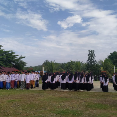 MAN Seluma Gelar Upacara Peringatan Hari Santri Nasional 2024  Menyambung Juang Merengkuh Masa Depan