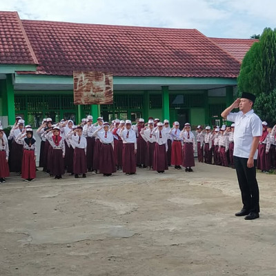 Memperingati Hari Santri Nasional MIN 4 Seluma Upacara Dengan Hikmat