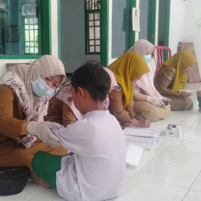 Peduli Kesehatan Siswa, Puskesmas Sidodadi Gelar Pemeriksaan Di MIN 4 Bengkulu Tengah