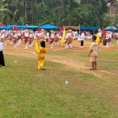 Drumband MTsN 2 Mukomuko Turut Meriahkan Peringatan Hari Santri Nasional Tahun 2024