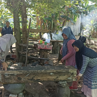 Perkuat Solidaritas, KUA Sungai Serut Gelar Gotong Royong