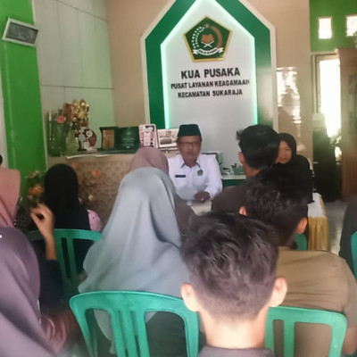 Kepala KUA Sukaraja Ingatkan Jangan Sampai Ada Lagi Pernikahan Tidak Tercatat Dalam Bimbingan Perkawinan