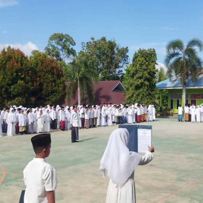 Dengan Semangat Juang Merengkuh Masa Depan, MTsN 1 Seluma Siap Teladani Sifat Santri