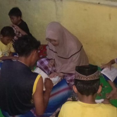 Penyuluh Agama Islam KUA Kecamatan Seluma Barat Salurkan Ilmu Agama Pada Anak TPQ Al-ikhlas