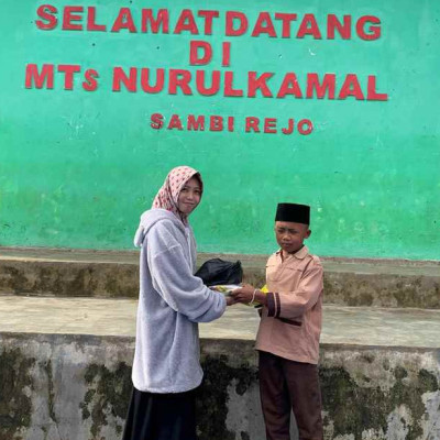 Jumat Berbagi: MTs Nurul Kamal Tanamkan Nilai Kepedulian Melalui Bantuan Sosial