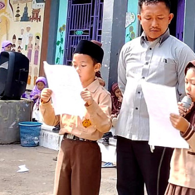 Santri Ekskul Pildacil Unjuk Gigi Pada Kegiatan ASSOFAH Jum'at di MI-Ster AL FATIH