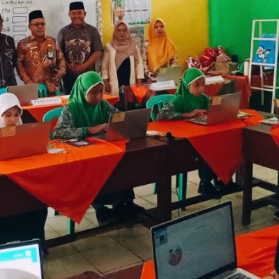 Monitoring dan Evaluasi ANBK 2024: Kanwil Kemenag Bengkulu dan Kemenag Rejang Lebong Tinjau MI Muhammadiyah 10 Karang Anyar